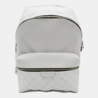 Pre-owned Louis Vuitton White Leather Monogram Taiga Discovery Backpack