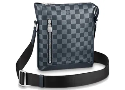 Pre-owned Louis Vuitton Women's  Discovery Bb Messenger Bag Damier Infini In Astral Silver