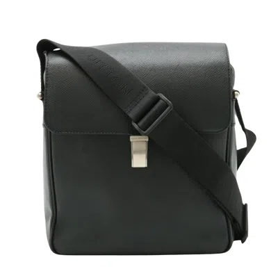 Pre-owned Louis Vuitton Yaranga Black Leather Shoulder Bag ()