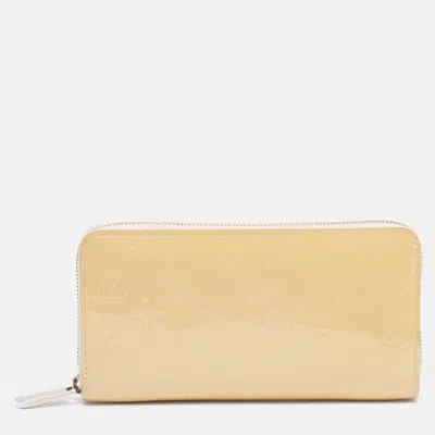 Pre-owned Louis Vuitton Zippy Blanc Corai Monogram Vernis Wallet In Sand