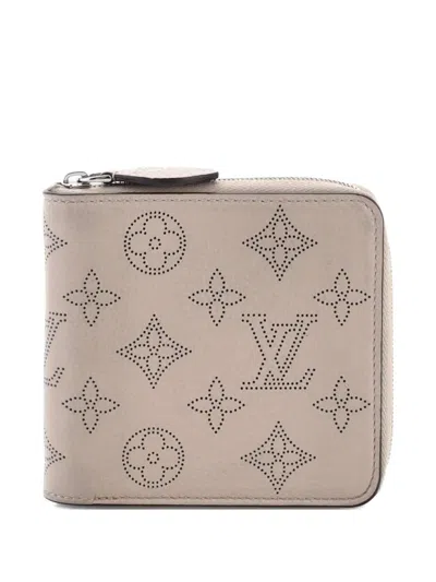 Pre-owned Louis Vuitton Zippy Compact Wallet Mahina Leather Small Wallets In Neutral