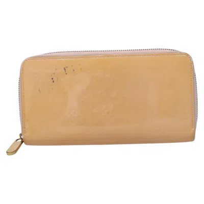 Pre-owned Louis Vuitton Zippy Wallet Beige Patent Leather Wallet  () In Sand