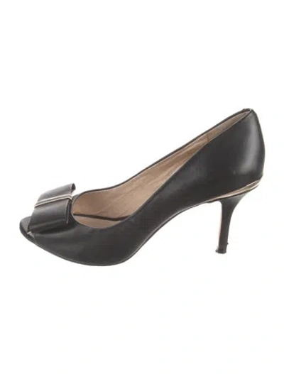 Pre-owned Louise Et Cie Leather Bow Accents Pumps In Black