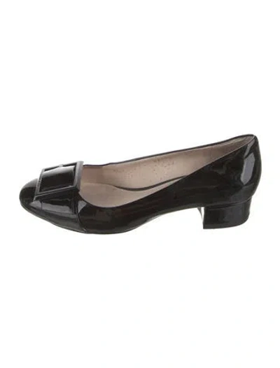 Pre-owned Louise Et Cie Patent Leather Pumps In Black