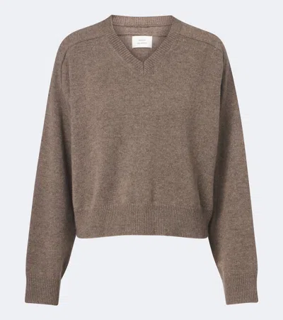 Loulou De Saison Relaxed Fit V-neck Jumper In Pure Cashmere In Purple