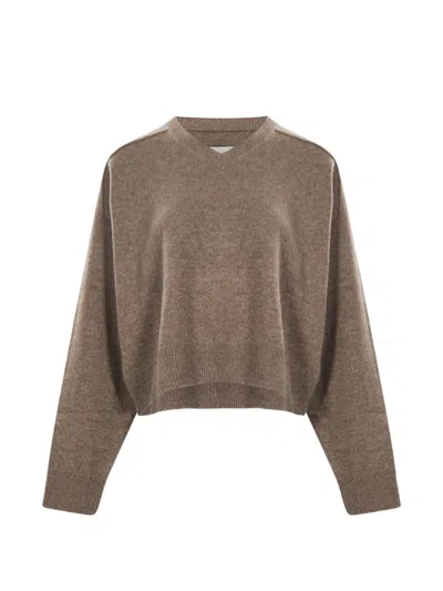 Loulou De Saison Anzor Lds V-neck Cropped Sweater In Brown