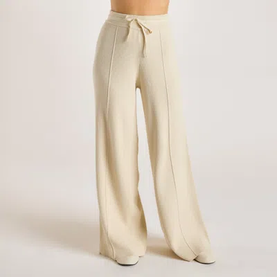 Lounge Cream In White