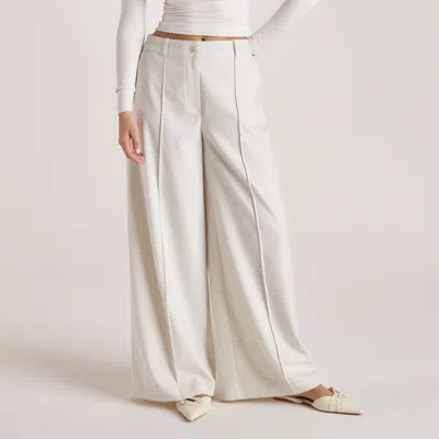 Lounge Cream In White