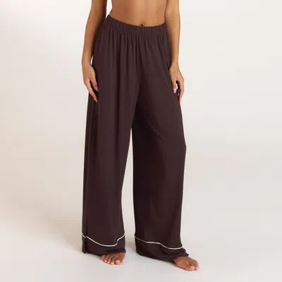 Lounge Dark Chocolate In Brown