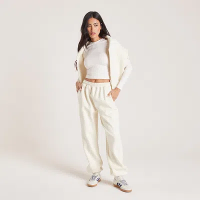 Lounge Tofu In White