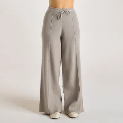 Lounge Warm Grey In Gray