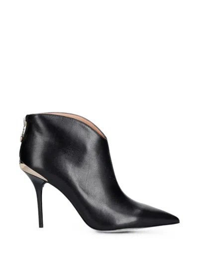 Love Moschino Logo-plaque Pointed-toe Ankle Boots In Black