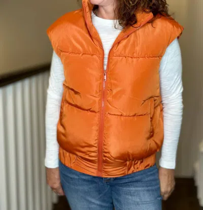 Love Token Vika Puffer Vest In Brick In Orange