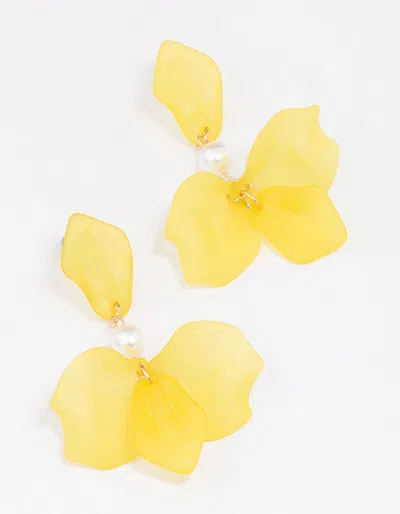 Lovisa Gold Pearl Acrylic Flower Drop Earrings In Yellow