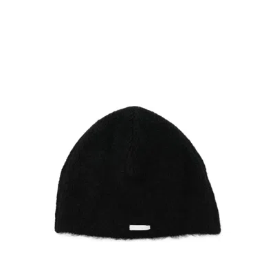Low Classic Hats In Black