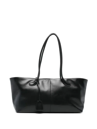 Low Classic Leather Shoulder Bag In Black