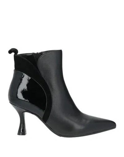 Luciano Barachini Woman Ankle Boots Black Size 7 Leather