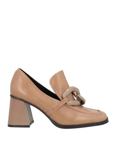 Luciano Barachini Woman Loafers Sand Size 9 Leather