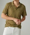 LUCKY BRAND LINEN SHORT SLEEVE JOHNNY COLLAR POLO IN OLIVE