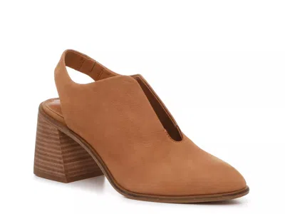 Lucky Brand Ratonda Pump In Brown