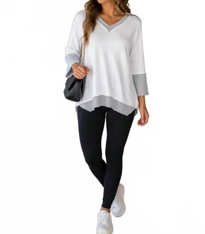Lulu-b V-neck Button-back Top In White In Multi
