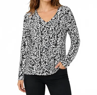 Lulu-b V-neck Print Top In Animal In Black