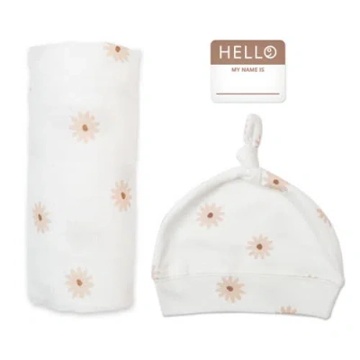 Lulujo Hello World Hat & Swaddle Set In Daisies