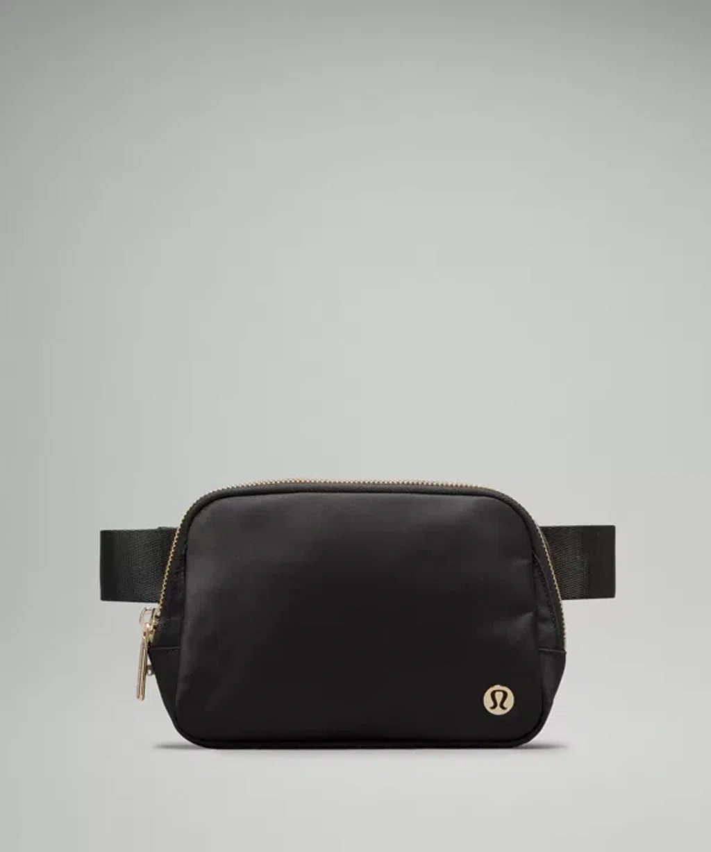 everywhere belt bag black lululemon Large – The Shop at Equinox This Las Vegas Raiders Everywhere Belt Bag showcases that dedication Lululemon Everywhere Belt Bag Black