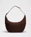 LULULEMON LULULEMON - LARGE SLOUCHY SLING BAG 13L - BROWN/LAVA CAKE