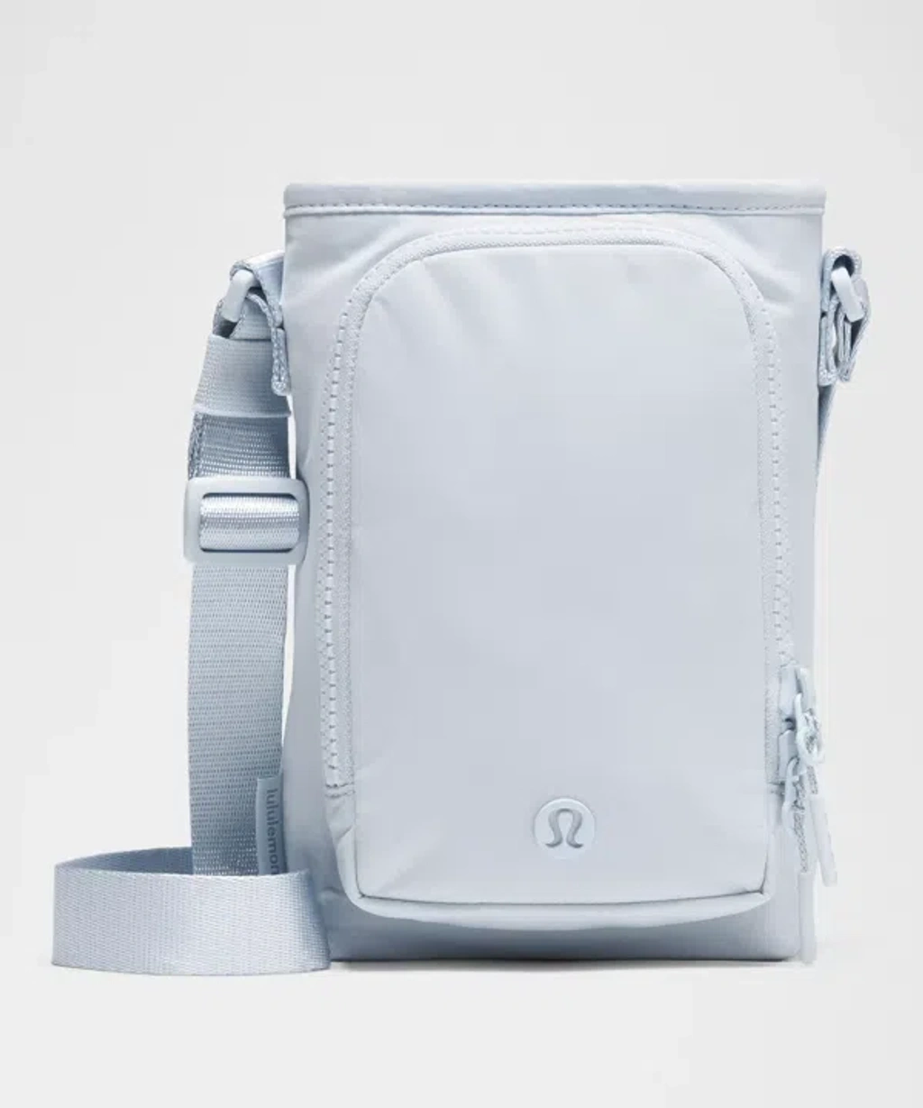 Lululemon - Water Bottle Crossbody With Front Pocket 2l