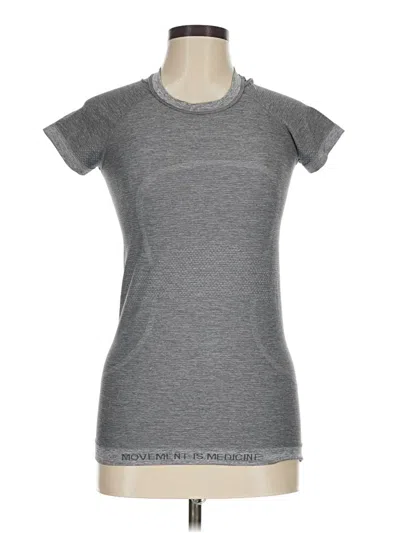 Pre-owned Lululemon Athletica Short Sleeve T-shirt In Gray