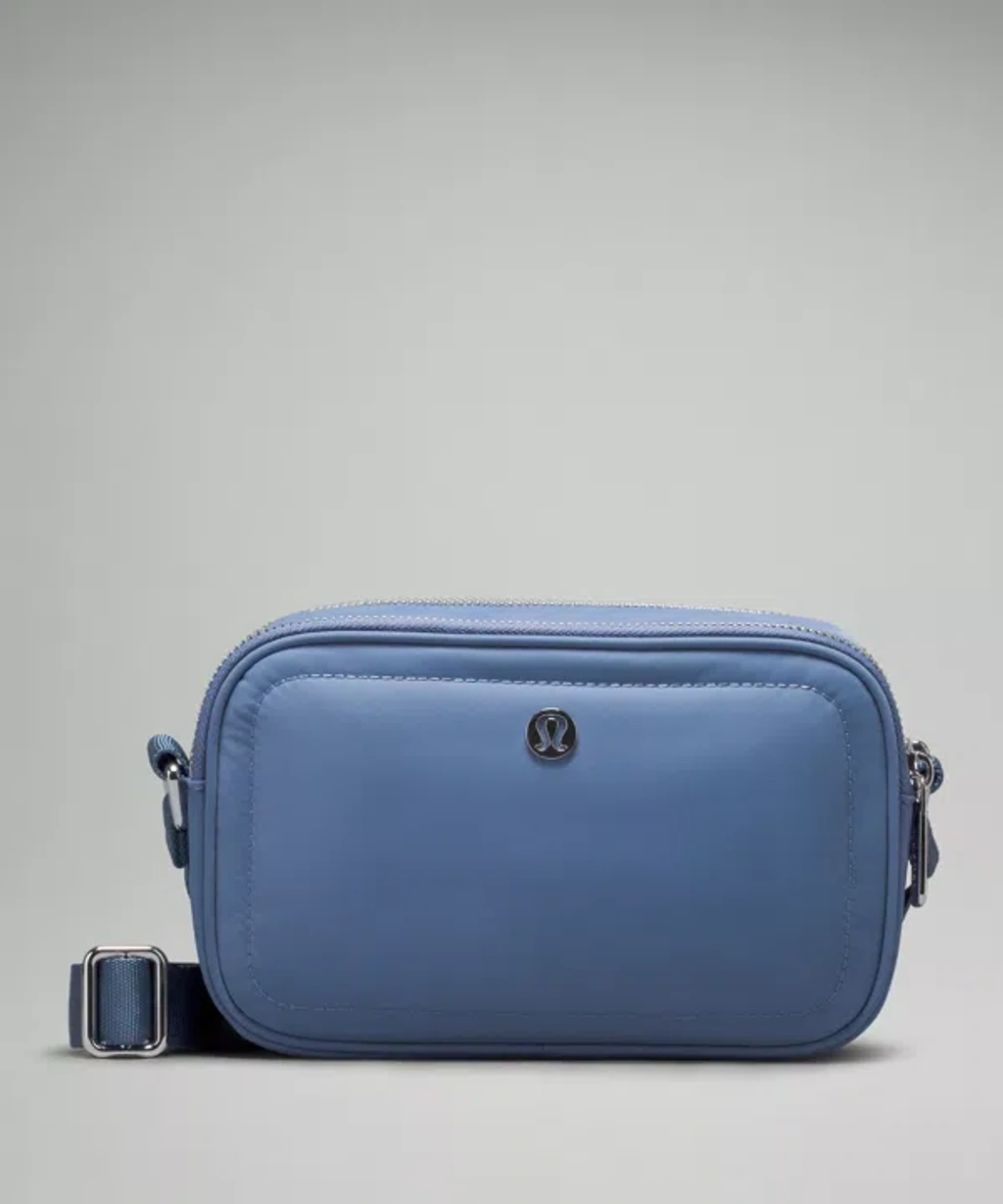 lululemon casual crossbody camera bag 2l Everywhere Wunder Puff 20.5cm x 6.5cm x 12.5cm (8.1 x 2.6 x 4.9) Fit pics with the new