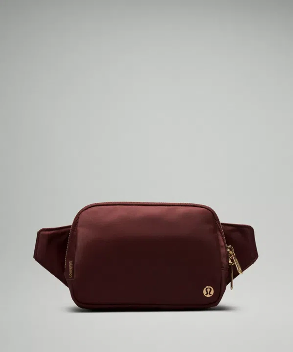 lululemon belt bag maroon Lululemon Everywhere Belt Bag Large 2l Metal Hardware In Burgundy