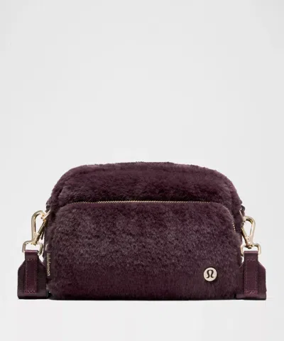 Lululemon Everywhere Crossbody Bag 2l
