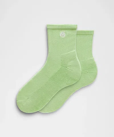 Lululemon Unisex Daily Essential Quarter Socks In Green