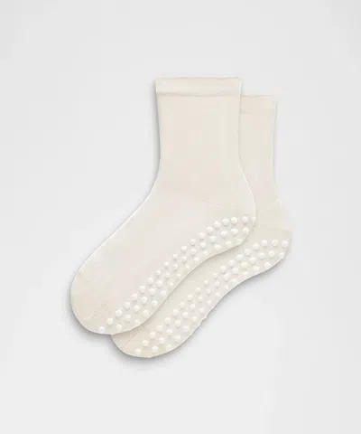 Lululemon Unisex Find Your Balance Grip Quarter Socks In White