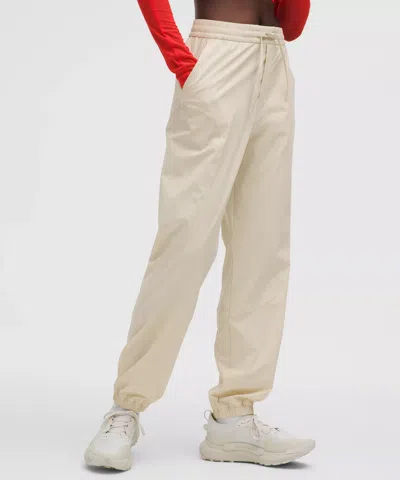 Lululemon Women's Lightweight Woven Jogger