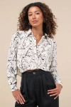 LULUS ARTSY ATTITUDE WHITE FLORAL COLLARED TWIST HEM BUTTON-UP TOP