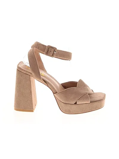 Pre-owned Lulus Sandals In Tan