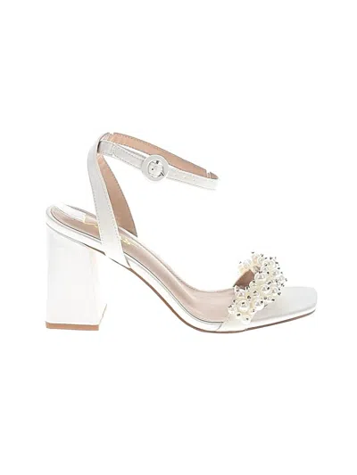 Pre-owned Lulus Sandals In White