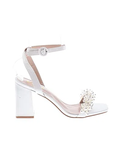 Pre-owned Lulus Sandals In White