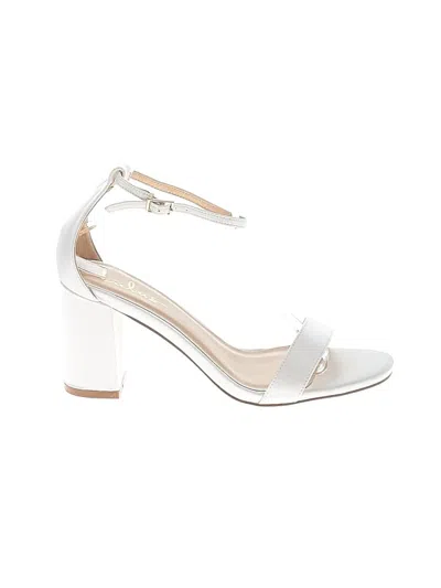 Pre-owned Lulus Sandals In White