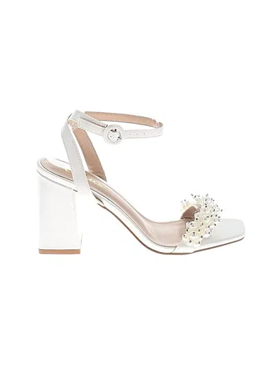 Pre-owned Lulus Sandals In White