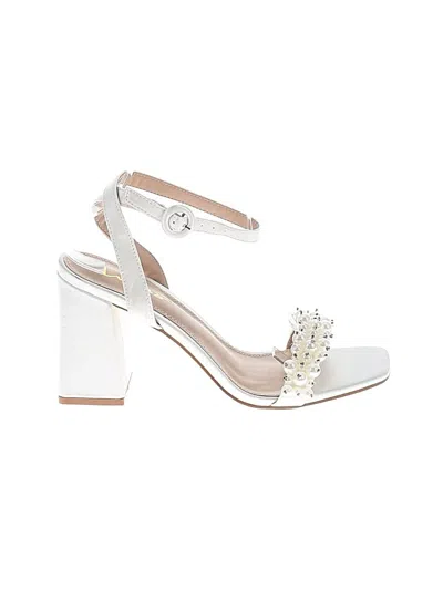 Pre-owned Lulus Sandals In White