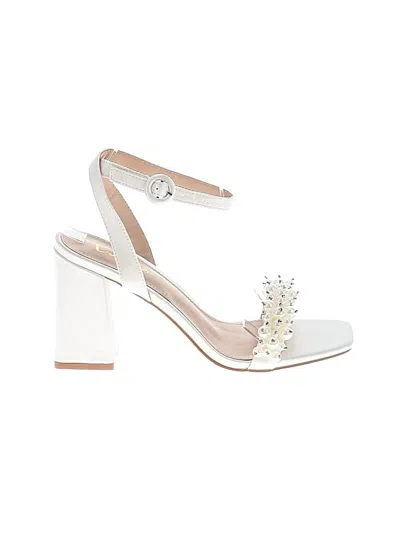 Pre-owned Lulus Sandals In White
