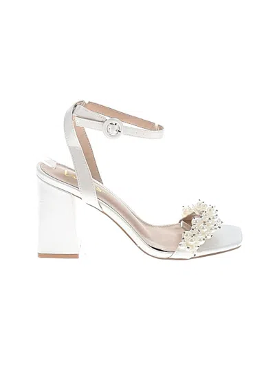 Pre-owned Lulus Sandals In White