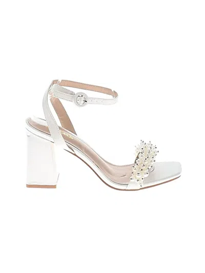 Pre-owned Lulus Sandals In White