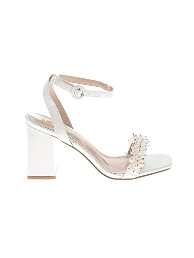Pre-owned Lulus Sandals In White