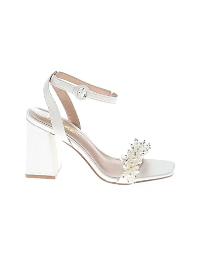 Pre-owned Lulus Sandals In White