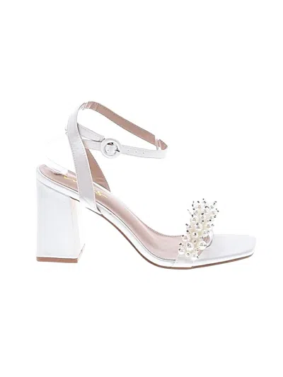 Pre-owned Lulus Sandals In White